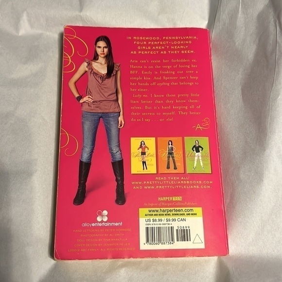 Pretty Little Liars Novel - Perfect - Picture 2 of 4